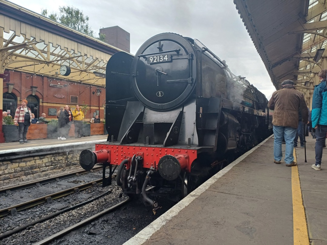 James Taylor on Train Siding: 9F 92134 at Bury on the ELR Railway autumn Steam Gala Go to Channel for more at
https://youtube.com/@jamestaylortrains?si=zbDQPEeQwEGoSFsx