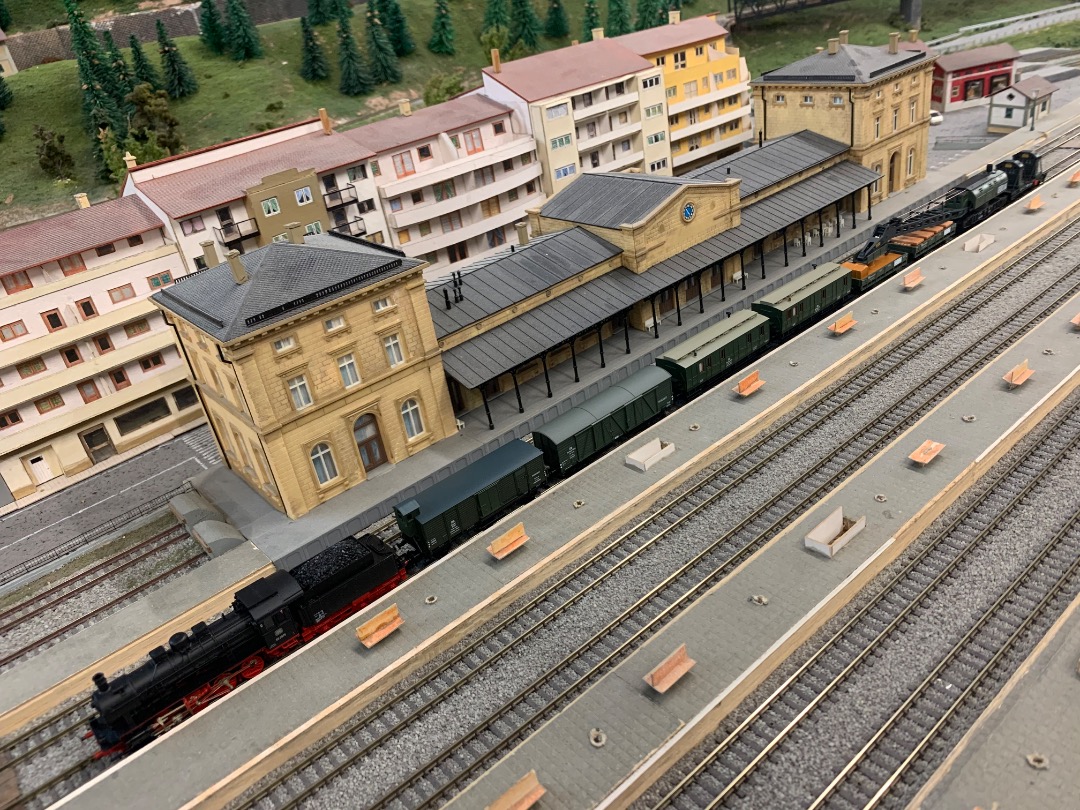 Train Siding in an online community for all railway enthusiasts, trainspotters and railway modellers from around the world.