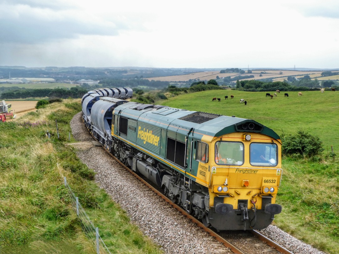 The Jamster on Train Siding: Freightliner 66532 roars past Huntcliffe working 6F24 1228 Boulby Mine to Middlesbrough. 19/08/24