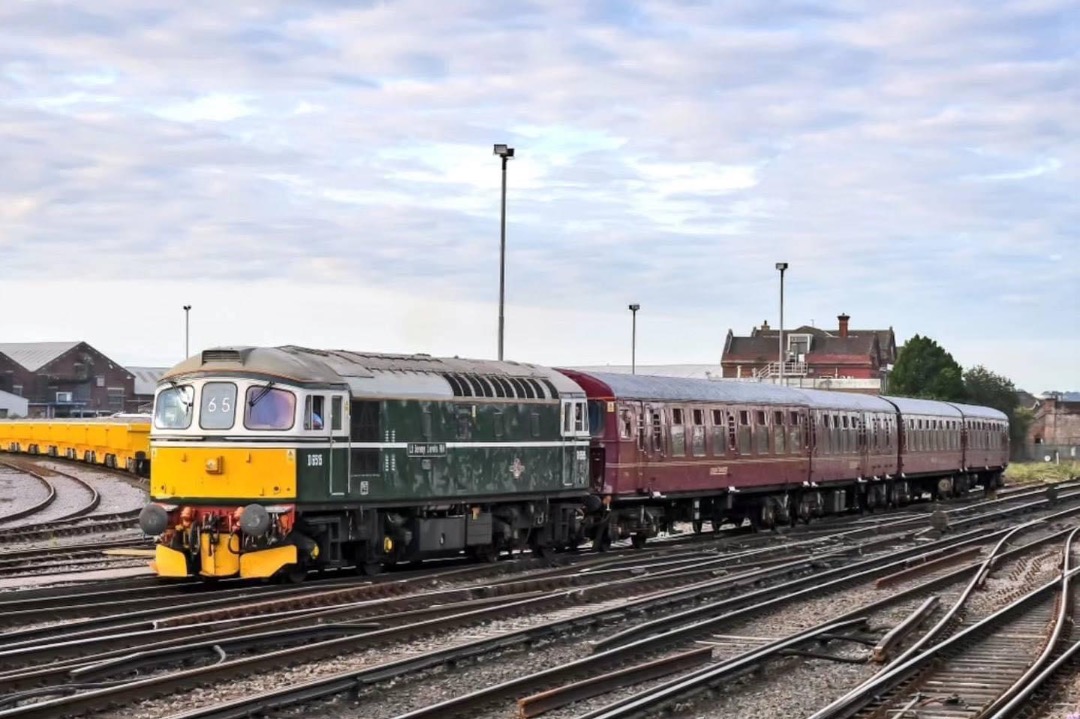 Inter City Railway Society on Train Siding: 33012 and 4TC seen at Eastleigh working the 5Z65 Eastleigh Arlington (Zg) to Basingstoke at 07.18