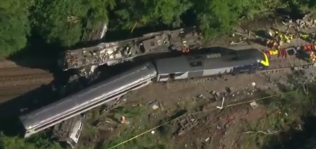 Jess Clark on Train Siding: 43030 43140 in stonehaven derailment. 2 dead, driver dead. Praying to people that have been in the crash. As a HST lover this breaks
my...