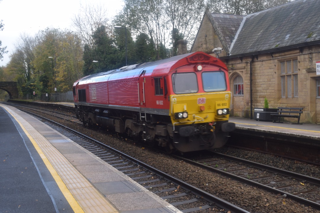 Hardley Distant on Train Siding: CURRENT: 66652 passes through Ruabon Station today with the 0V75 09:31 Dee Marsh Reception Sidings to Margam Terminal Complex
Light...