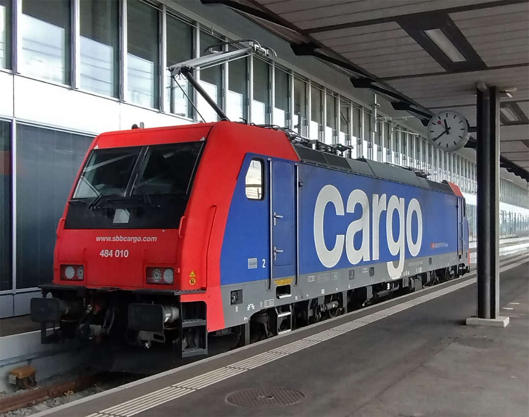 Yurko Slyusar on Train Siding: Freight electric locomotive 484 010 ( Bombardier TRAXX F140 MS ) at the Aarau stataion, Switzerland. Thanks my dear Mother for
this...