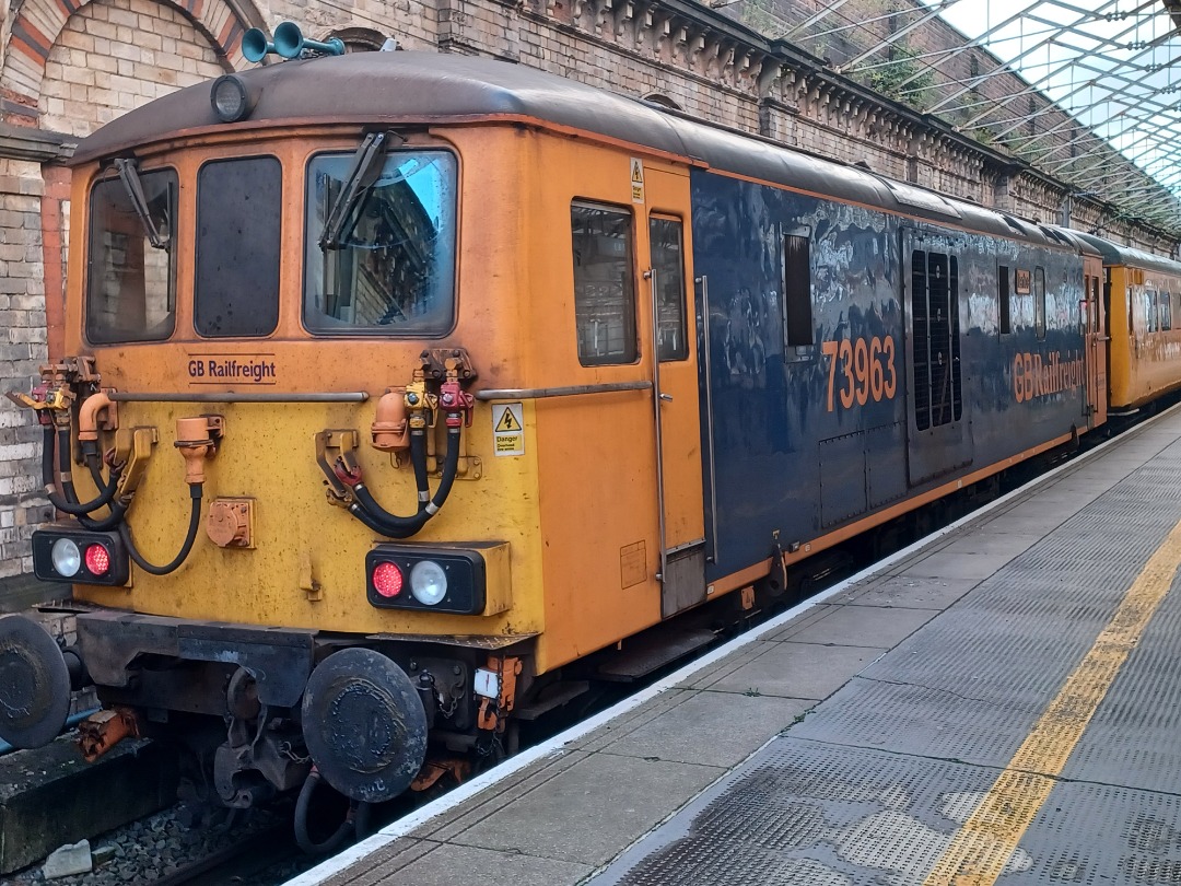 Trainnut on Train Siding: #photo #train #diesel #emu #dmu #station Celebrity Hst power cars, 508127 and 507005 going for scrap with 37884, Avanti Supervoyager,
158773...