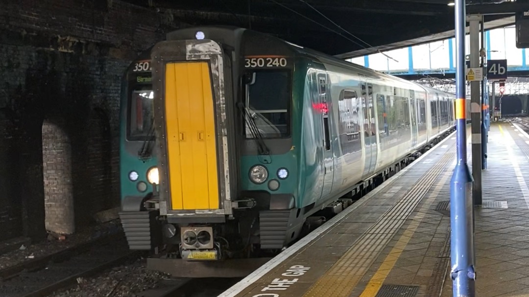 Theo555 on Train Siding: Some pictures from an outing today at Birmingham New Street and Wolverhampton, and a couple of other places