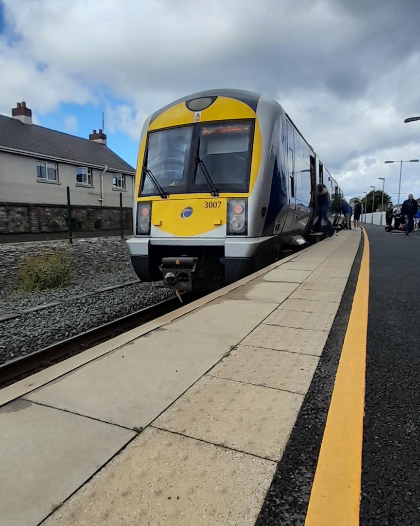 Joel on Train Siding: NI Railways 3000 Class DMU 3007 at Castlerock on the 10:10 from Great Victoria Street to Londonderry.(August 2022)