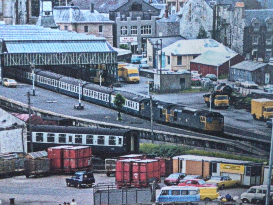 Alex Coomber on Train Siding: A pair of Class 27s. 27003 & 27043 stands at Oban awaits departure with the 17:45 PM service to Glasgow Queen Street on 18th
July 1977.