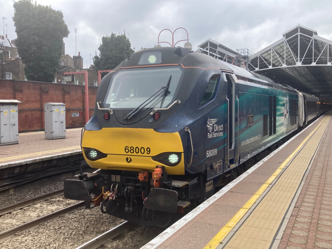 Theo555 on Train Siding: 3rd and final post for this London trip, and this leg was absolutely epic as I took my first trip onboard an LNER Azuma, always wanted
to ride...