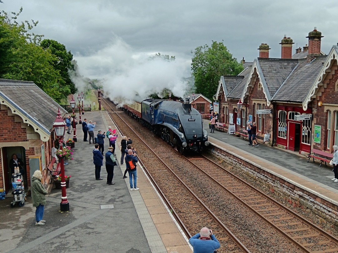 Whistlestopper on Train Siding: LNER A4 No. #60007 "Sir Nigel Gresley' and class 57/3 No. #57311 pausing at Appleby to take on water this morning
working the outbound...