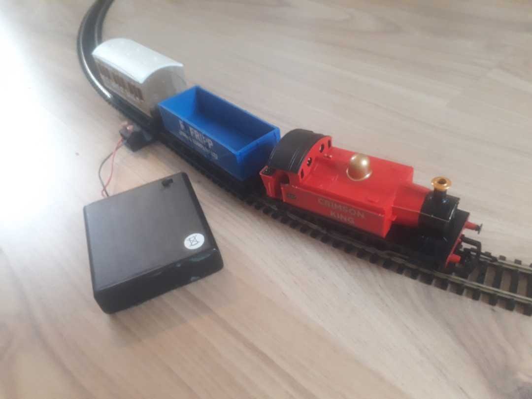 Model train kid on Train Siding: Just made a battery operated electric hornby train set lol btw sorry was taking a long brake