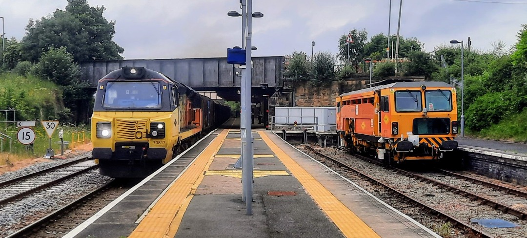 TrainGuy2008 🏴󠁧󠁢󠁷󠁬󠁳󠁿 on Train Siding: I spent a nice hour or so in Wrexham General today, with 70817 coming through on the Carlisle logs, a
Tamper...