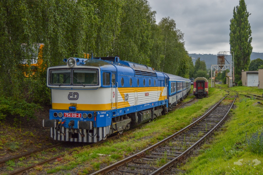 Adam L. on Train Siding: One of the not many České Dráhy 754 Class Diesels in the most recognizable "Lightning" paint scheme is
captured sitting offline nearby the...