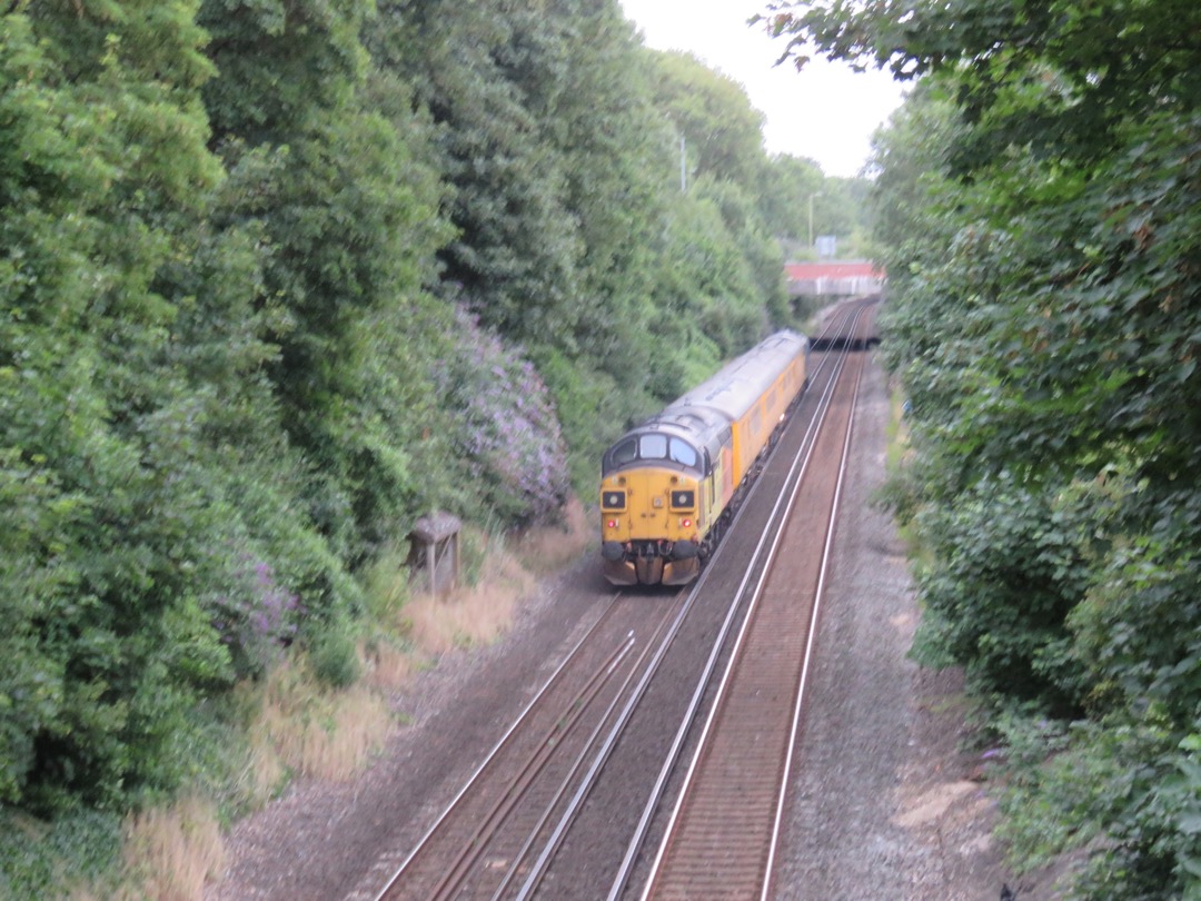 Andrew Brown on Train Siding: 37099 “Merl Evans 1947-2016” in Colas Rail Freight livery and 37025 “Inverness TMD” in British Rail Large
Logo livery have spent...