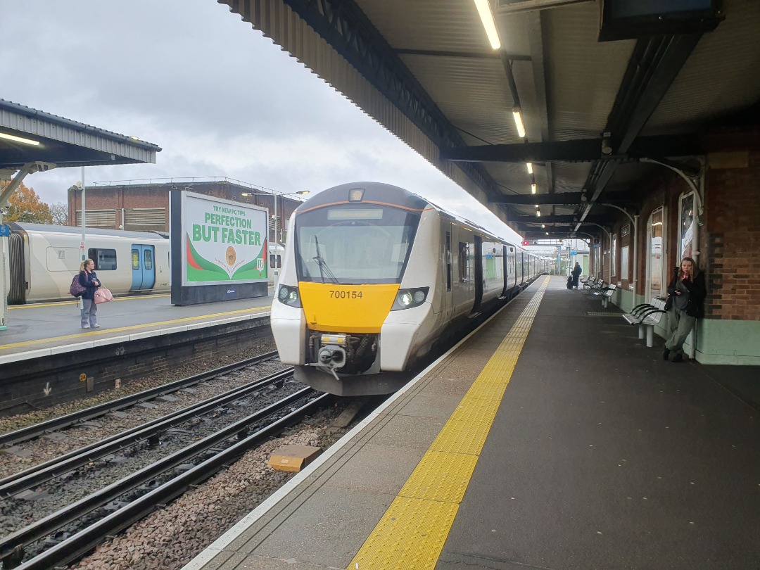 Murray Jones on Train Siding: A few photos from Three Bridges and Redhill on 27 November 2023, including a (slightly blurry) shot of 66142 running a freight
service.