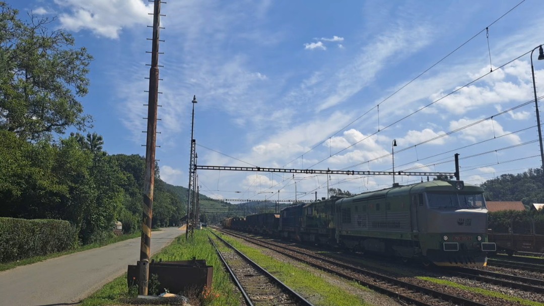 Worldoftrains on Train Siding: Tried out new spotting place. In the first photo is hektor and in the second one is bardotka with 2 kocour locomotive which is
very rare.