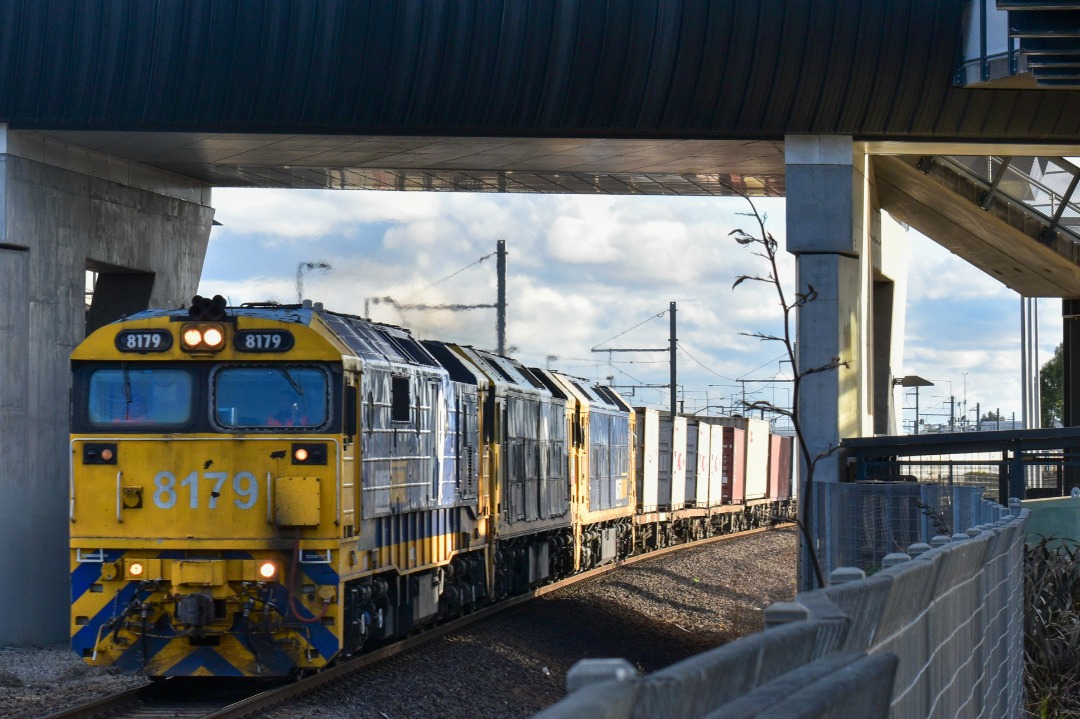 Shawn Stutsel on Train Siding: Pacific National's 8179, BL33 and BL32 race through the shadows at Williams Landing, Melbourne with 7902v, Container Service
ex Mildura...