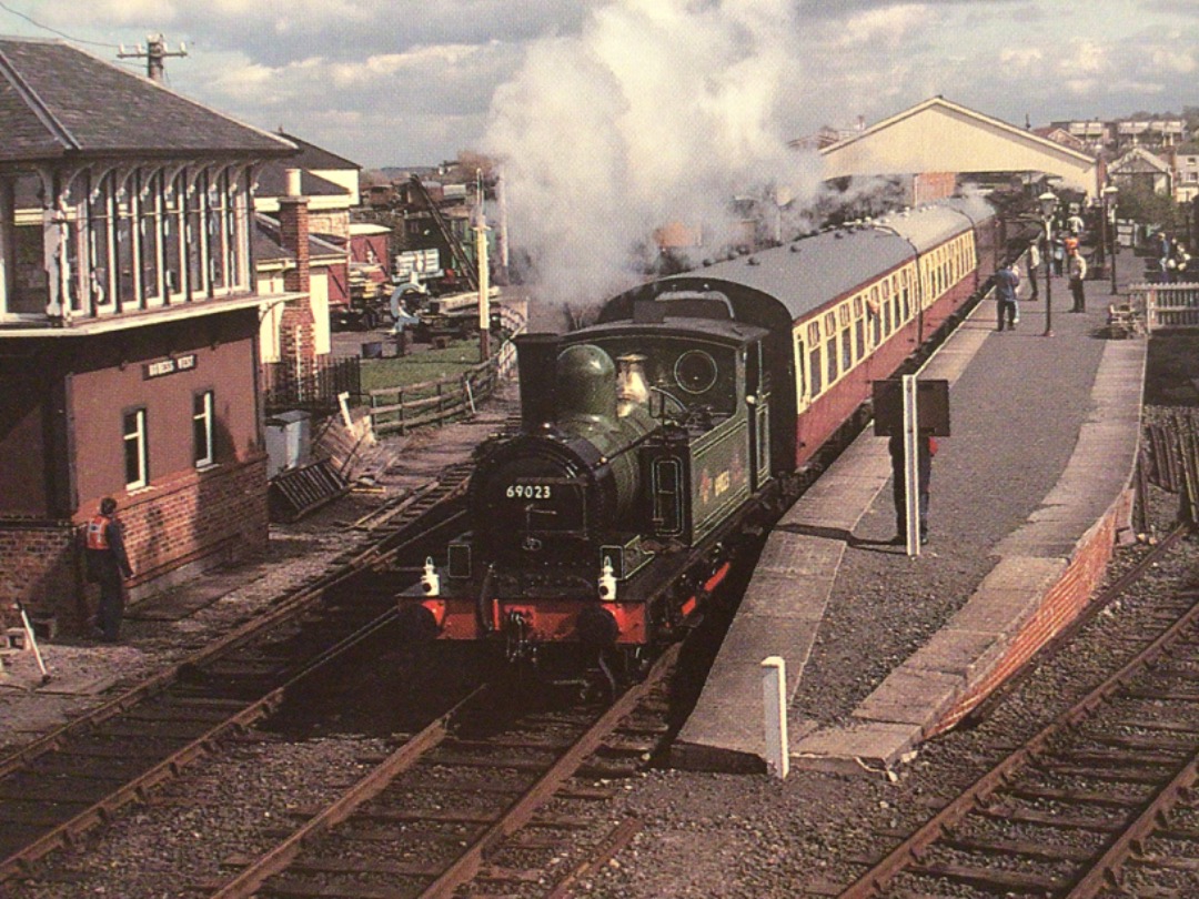 Alex Coomber on Train Siding: A North Eastern Railway J72 0-6-0 side tanks leaves Bo'ness with the signal box from Garnqueen South Junction on the left and
the overall...