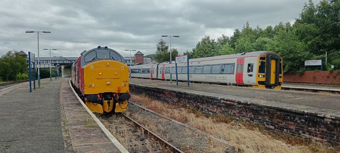 TrainGuy2008 🏴󠁧󠁢󠁷󠁬󠁳󠁿 on Train Siding: It's been a great day up here in North Wales; we had FOUR Class 37s in one day; 37884, 37608,
37508 and 37418!