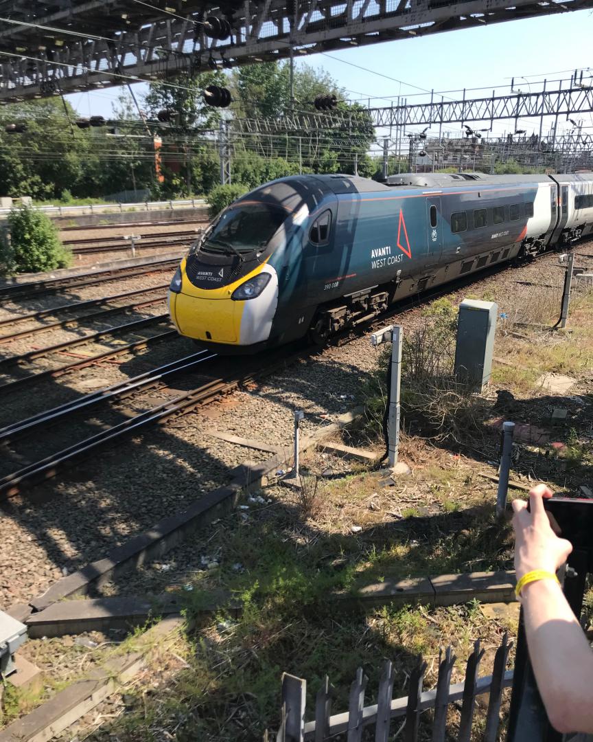 RodRail on Train Siding: Northbound class #390 #Pendelino on #WCML taken from the superb viewpoint at #Crewe Heritage Centre. #AWC #Avanti #AvantiWestCoast...