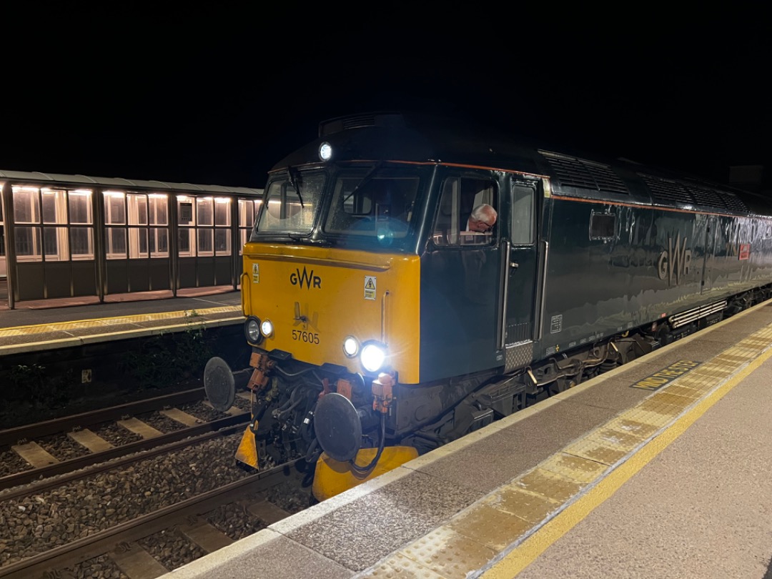 PJ on Train Siding: Totnes castle 57605 Riviera Sleeper GWR departing Newton abbot from Penzance due for London Paddington