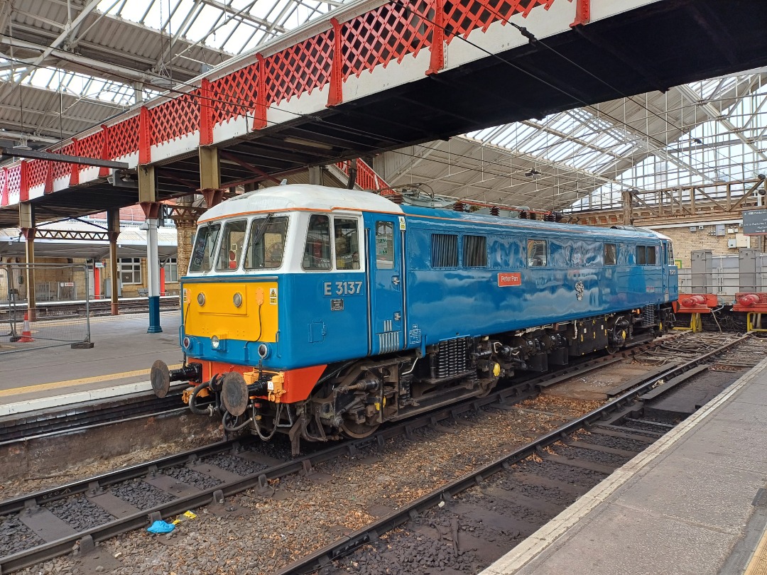 James Taylor on Train Siding: Class 86 259 les Ross/peter Pan at Crewe Station Go to Channel for more at James's train's 4472