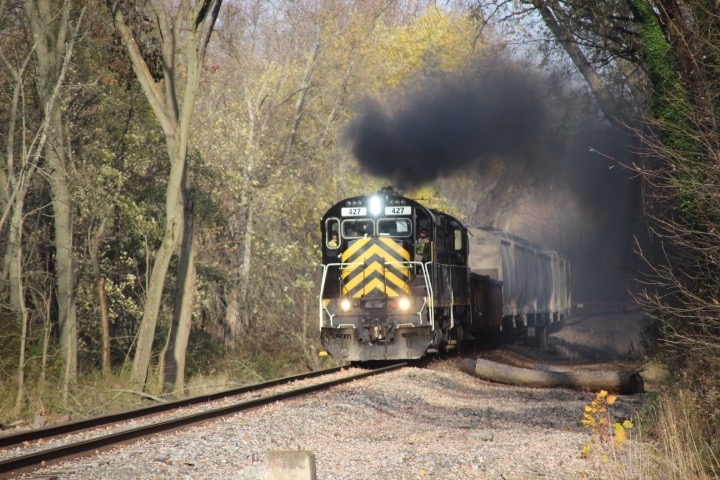 Ravenna Railfan 4070 on Train Siding: WNYP ME-1 to Oil City with ex CP C424 and ex SP&S C425 427. Part 1 of the chase here exiting Meadville, PA