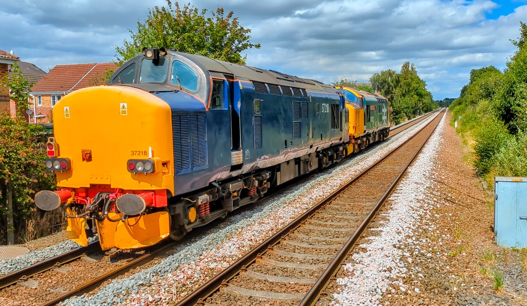 kieran harrod on Train Siding: Europhoenix tractors 37407 'Blackpool tower' and 37218 clagging through Bolton upon Dearne train station this afternoon
on a test run of...