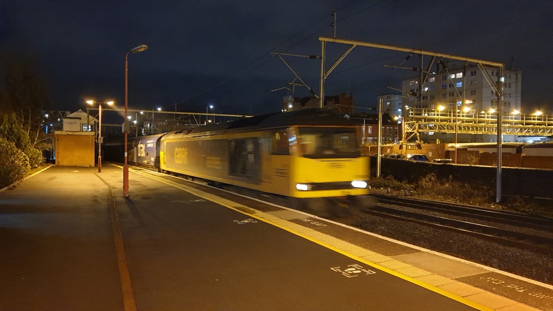 Tom Lonsdale on Train Siding: Love me a 60 👌 60095 passes Stockport on biomass duty heading for Drax. #GricerLife #Gricer #UKRailScene #trainspotting
#freighttrain...