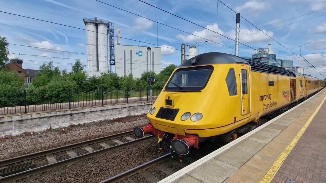 Nathaniel on Train Siding: Some of the trains from the 19th at Warrington BQ including class 20 189 and 20 142, class 43 the flying banana, class 805 002, class
158...