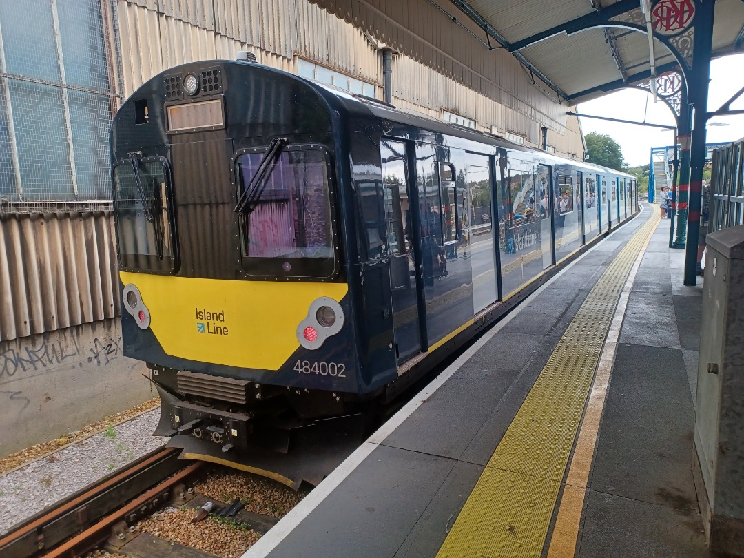 Trainnut on Train Siding: #photo #train #emu #depot #station Some shots from my holiday trip on South Western and Island Line this week.