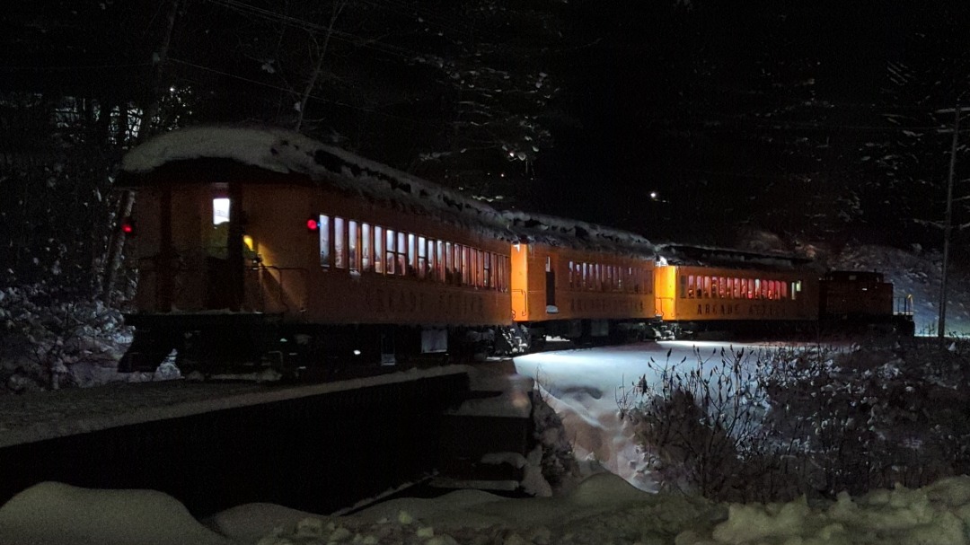 CaptnRetro on Train Siding: One of the big reasons I chased last night, the one conductor has been fiddling with this set of Marker Lights, leading to this
rather...