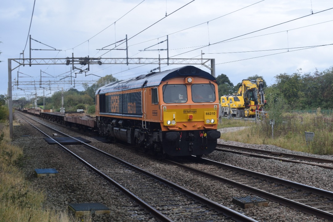 Hardley Distant on Train Siding: CURRENT: 66310 approaches Acton Bridge Station today with the 6L48 12:20 Garston Car Terminal to Dagenham Dock Reception empty
cars...