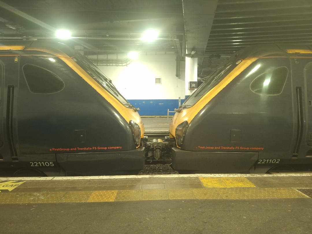 Jack Palmer on Train Siding: 221 105 and 221 102 stand at London Euston preparing to work 9K39 18:40 London Euston to Crewe