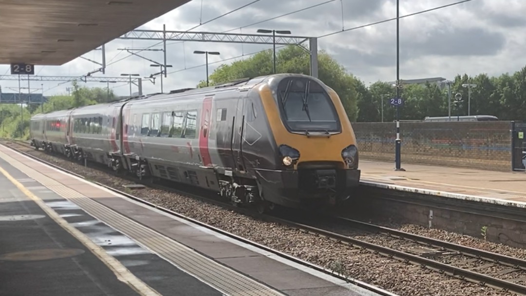 Theo555 on Train Siding: Today I decided to do a quick trip to Birmingham International, and yes on another Saturday lol, saw a Cross Country Voyager, an
Avanti...