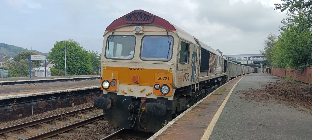 TrainGuy2008 🏴󠁧󠁢󠁷󠁬󠁳󠁿 on Train Siding: I saw one of the very few freight trains to come to my local yard in Llandudno Junction this year, so
far -...