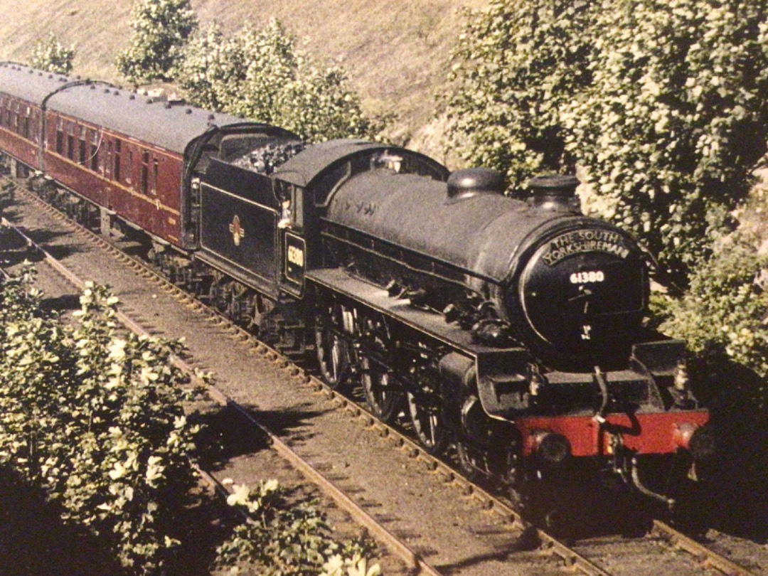 Alex Coomber on Train Siding: In its last year of operation. The Up. The South Yorkshireman from Bradford Exchange to London Marylebone heads south towards
Annesley...