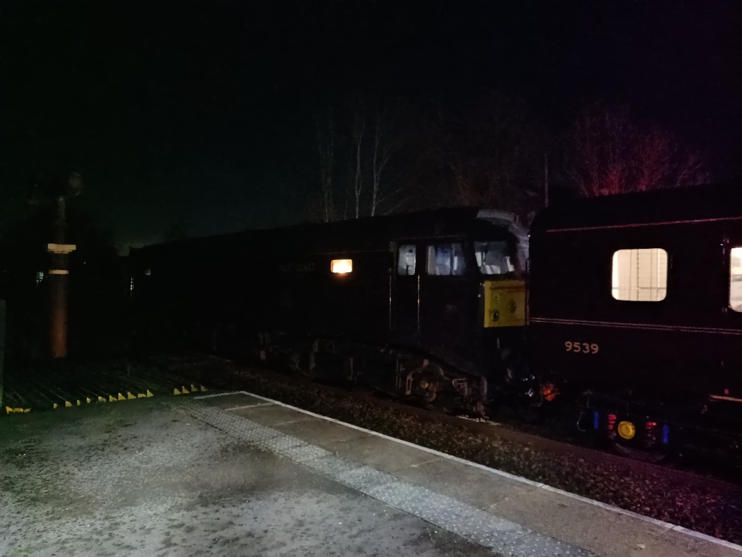 Whistlestopper on Train Siding: West Coast Railways 57601 and 47826 pausing at Appleby late this evening working the return leg of the 'Chester Christmas
Markets...