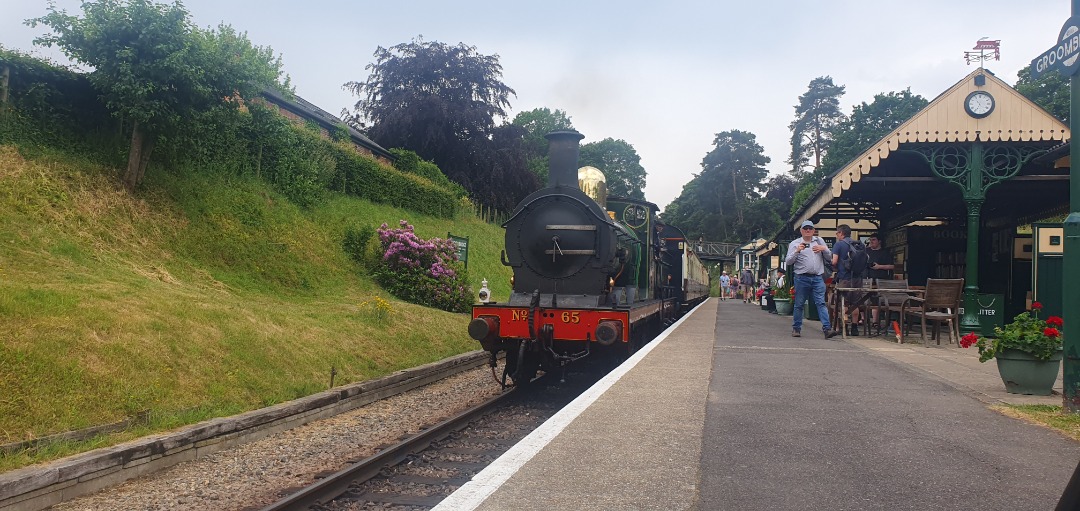 Timothy Shervington on Train Siding: I had a trip on the Spa Valley Railway today. The bonus of the day was finding some unknown vantage point for filming and
photos...