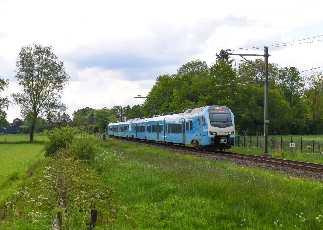 NL Rail on Train Siding: Tijdens Bevrijdingsdag 2024 reden er ongeveer de hele dag gekoppelde Flirts en gekoppelde Protossen op de RS 34 rond.