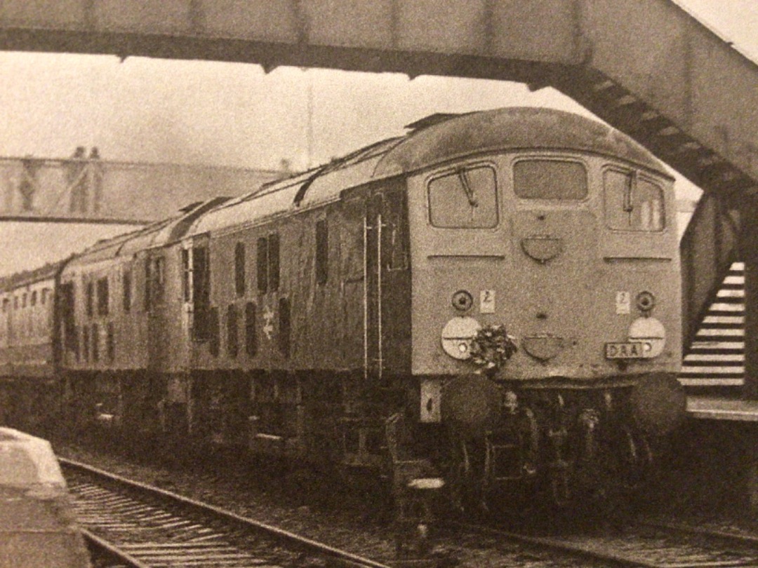 Alex Coomber on Train Siding: A Pair of Class 24s. 24082 and 24133 passes Hinckley with the Merseyside Express on 14th January 1978.