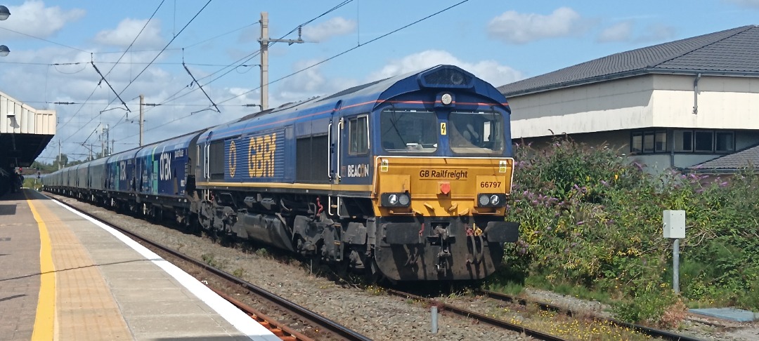 TrainGuy2008 🏴󠁧󠁢󠁷󠁬󠁳󠁿 on Train Siding: Today's been a great day in Warrington Bank Quay! Lots of freight and a good amount of tones..
my only issue...