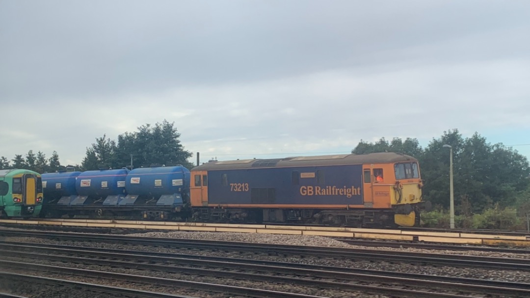 arthur73201 on Train Siding: CURRENT: 73213 and 107 are seen at Gatwick Airport and Gatwick Airport Hesdshunt working 3W90 Tonbridge- Tonbridge Railhead
Treatment Train