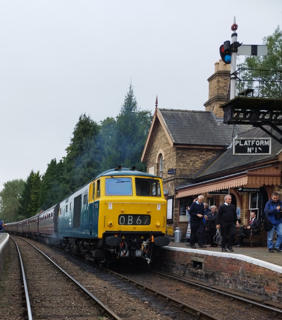 James Jenkins on Train Siding: Some pictures from a very enjoyable 5 days running the 5" gauge portable railway and my Warship at the seven valley diesel
gala. We even...