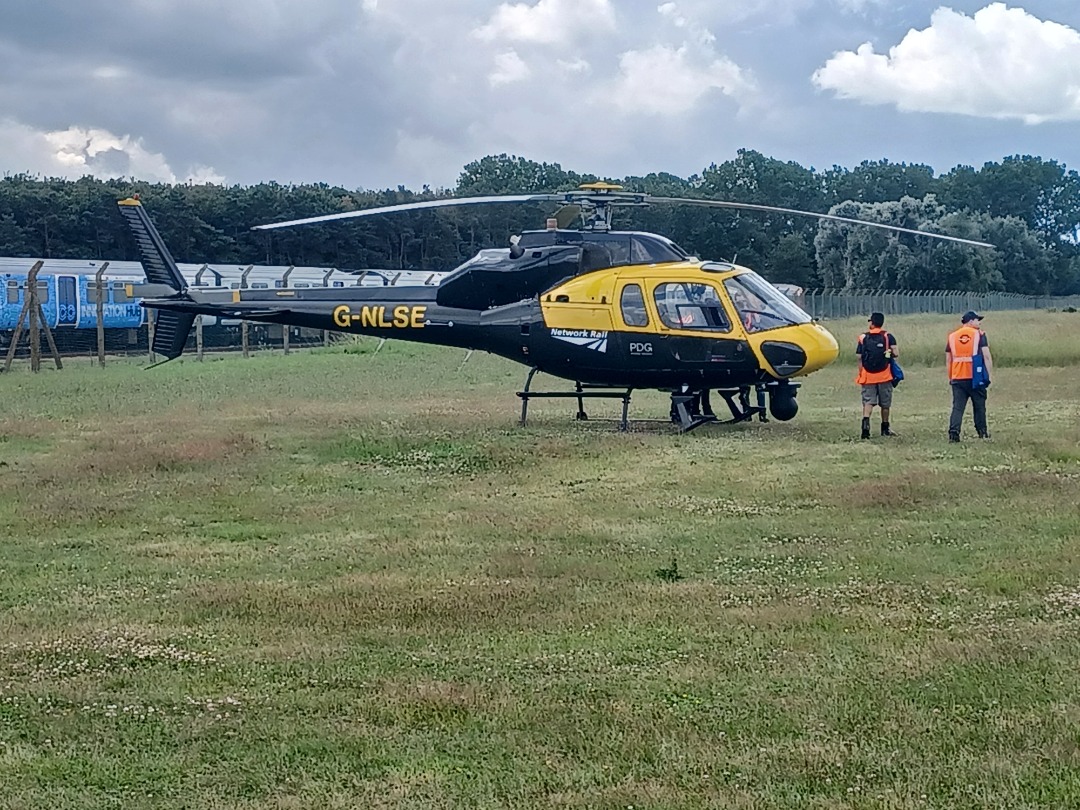 Trainnut on Train Siding: #photo #train #diesel #depot Network Rail Helicopters, Stadler Flirt and GWR new battery train, class 50 50007 and the Hydroflex
799201 unit....