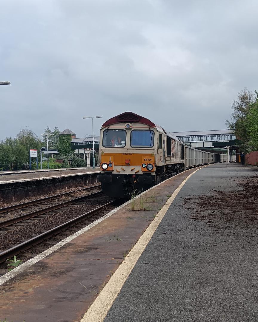 TrainGuy2008 🏴󠁧󠁢󠁷󠁬󠁳󠁿 on Train Siding: I saw one of the very few freight trains to come to my local yard in Llandudno Junction this year, so
far -...