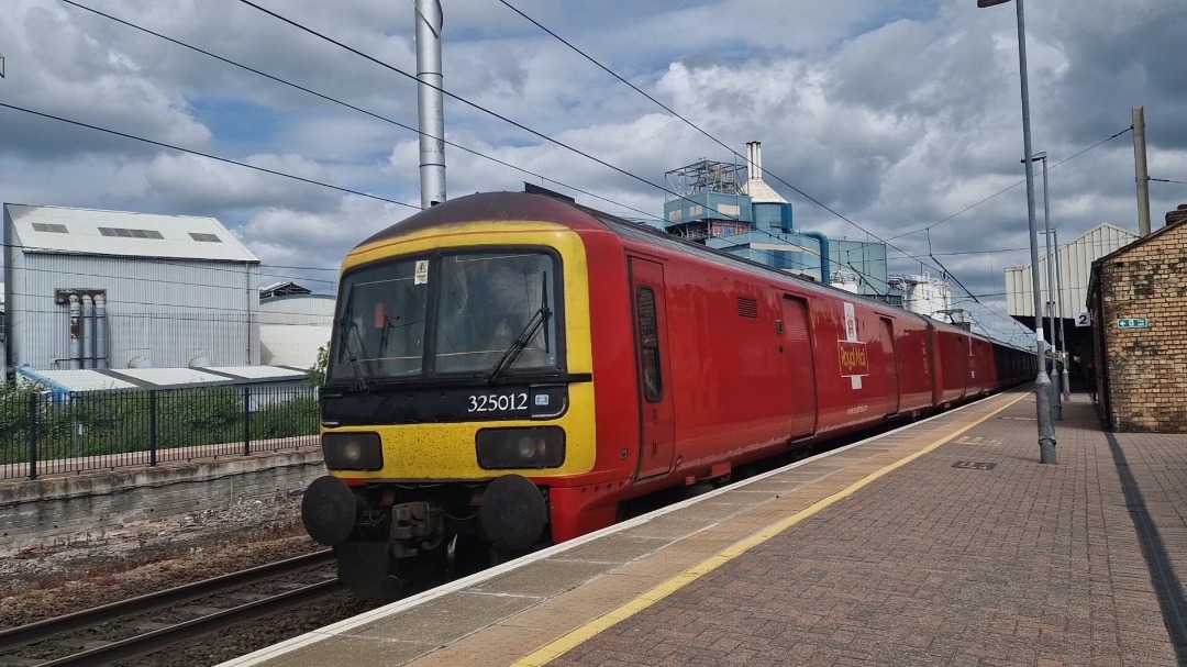 Nathaniel on Train Siding: Some of the trains from the 19th at Warrington BQ including class 20 189 and 20 142, class 43 the flying banana, class 805 002, class
158...