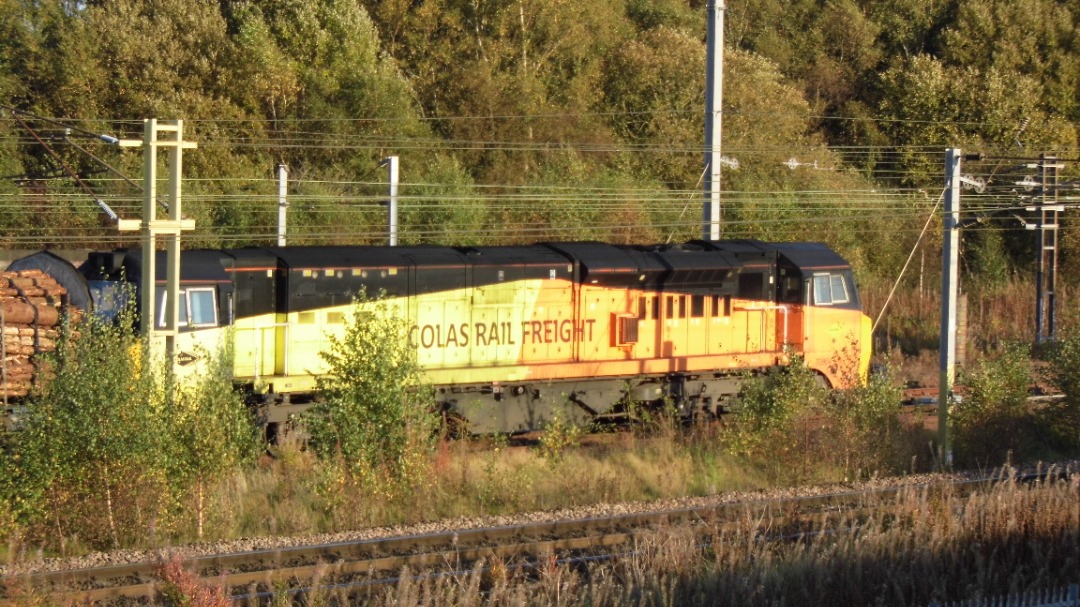 TheWestCoastTrainspotter on Train Siding: Managed to catch failed 70804 being hauled back to carlisle N.Y. by 57307 Thunderbirds Lady Penelope at upperby
junction