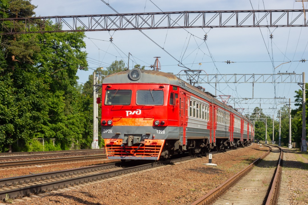 CHS200-011 on Train Siding: Electric train ER2K-1228 runs as a commuter train between St. Petersburg and Sovetsky at Shuvalovo station