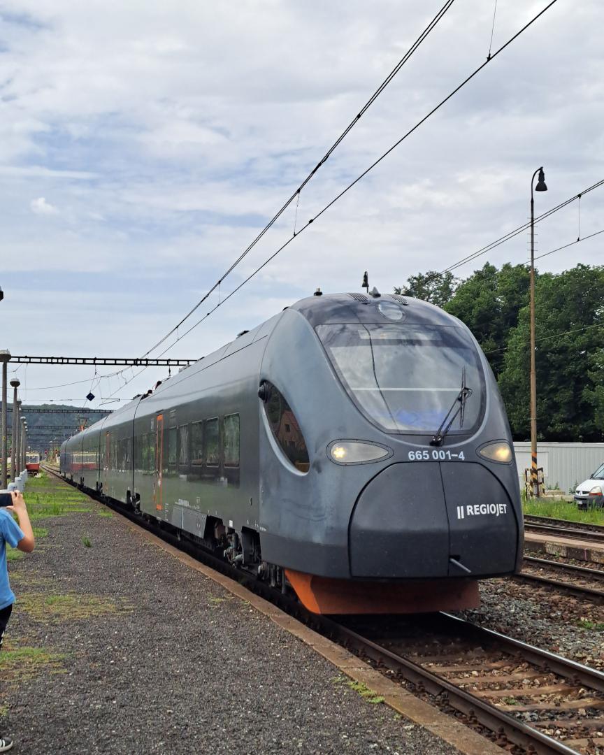 Worldoftrains on Train Siding: On the first photo is chinese train sirius which is testing, in the second photo is regiospider from gwtrain in the next one is
retro...