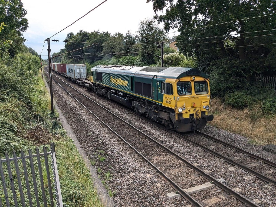 Inter City Railway Society on Train Siding: 66551 working the 4L67, Trafford Pk, FLT to Felixstowe Nth FLT, at Colchester, St Dominics Rd footbridge 24th July
2024